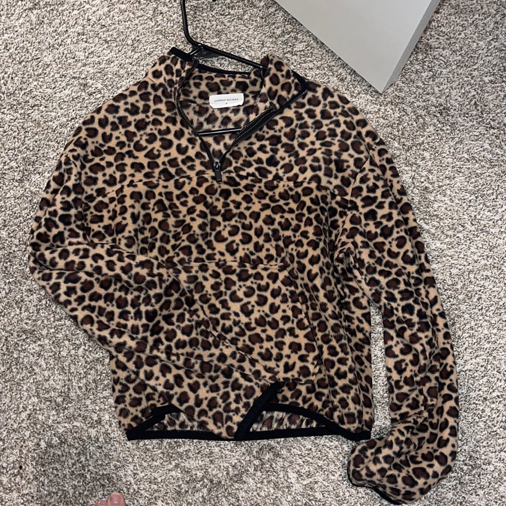 Cropped leopard pullover